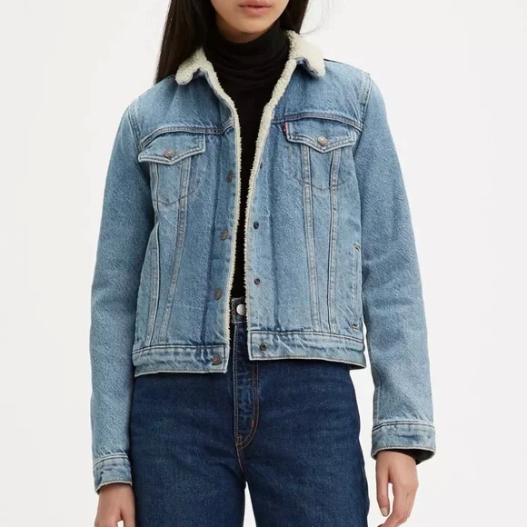 Levis Women’s Sherpa Jacket - Picture 1 of 3